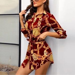 Chain print dress. Classic retro style with belt